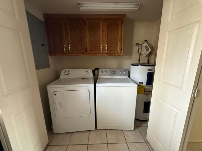 Building Photo - 225 E L St