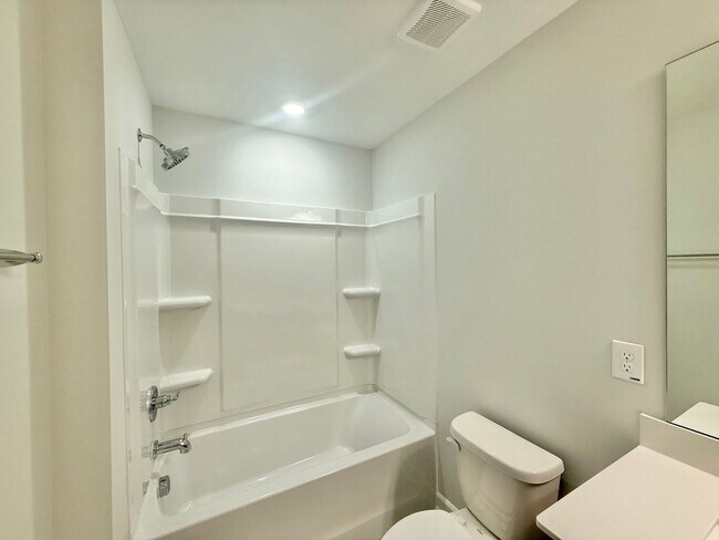 Building Photo - 443 White Oak Gdn Wy