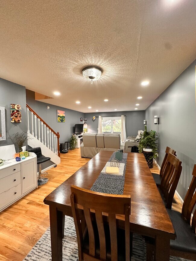 Building Photo - 1805 Mill Pond Dr