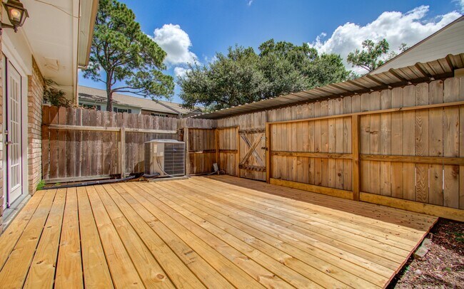 Building Photo - 1334 Country Pl Dr