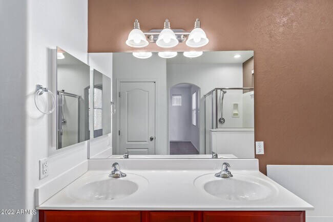 Building Photo - 2948 N Evergreen St