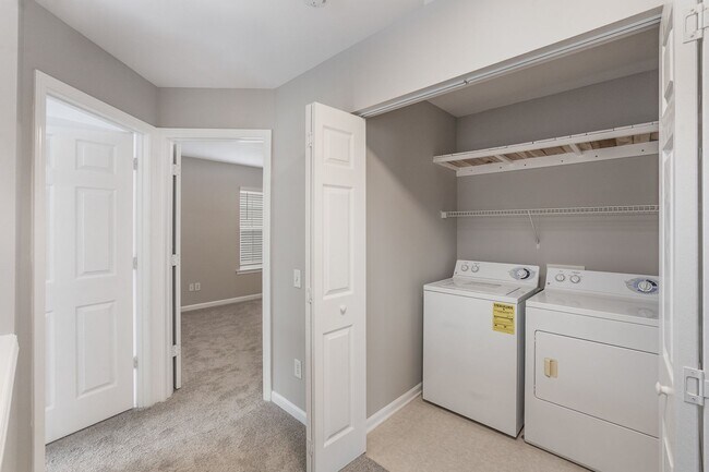 Building Photo - Elegant 4-bedroom Ballantyne home located ...