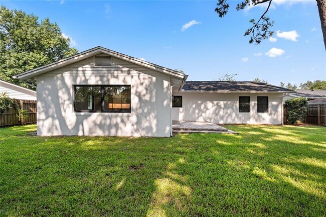 Building Photo - 648 Fitzwalter Dr