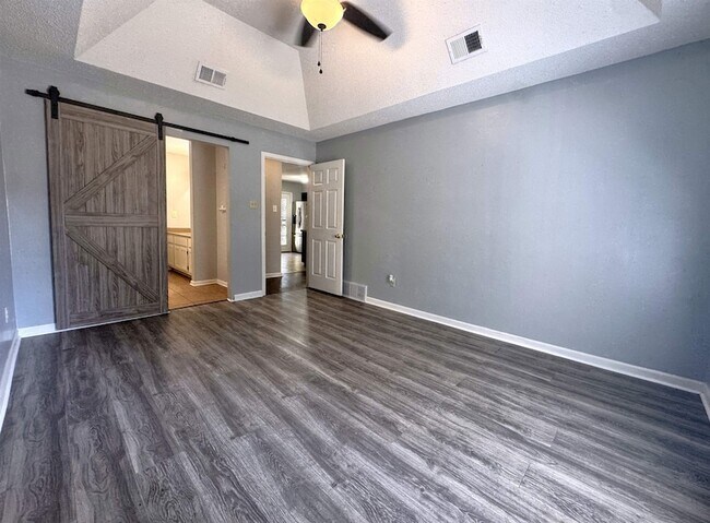 Building Photo - 2806 Maryland Cir E