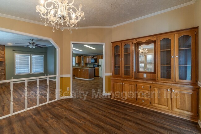 Building Photo - 1322 Silver Charm Way