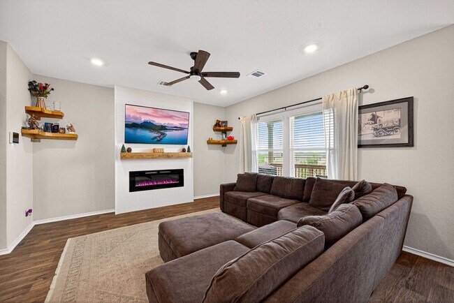 Building Photo - Energy-Efficient Applewood Home Near Lackland AFB - Realtor Commission: $500