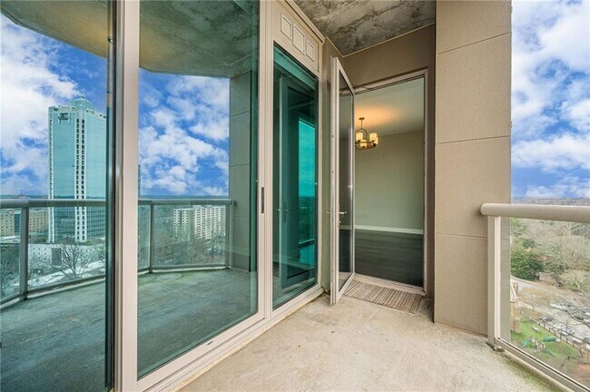 Building Photo - 2795 Peachtree Rd NE