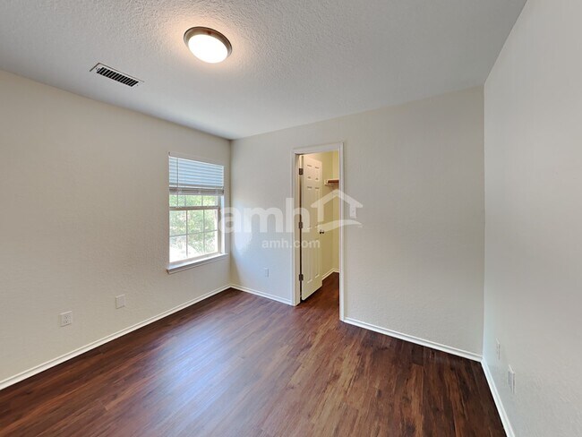 Building Photo - 412 Saddlehorn Way