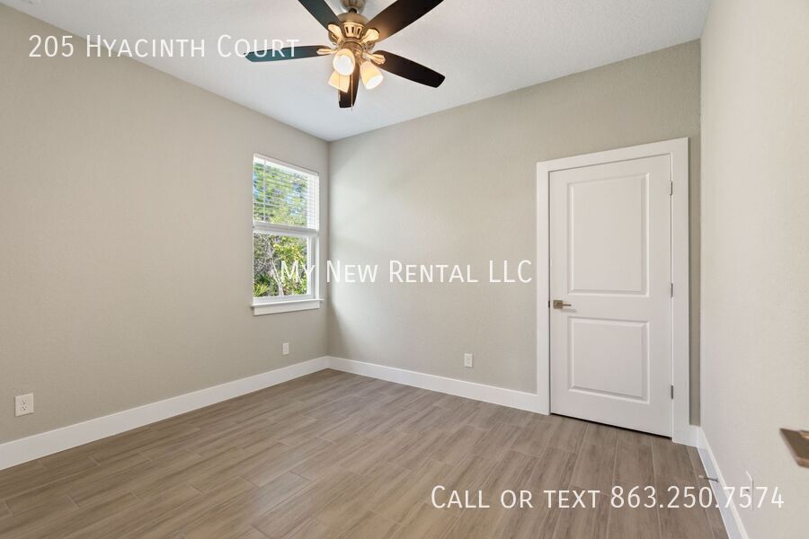 Building Photo - 205 Hyacinth Ct