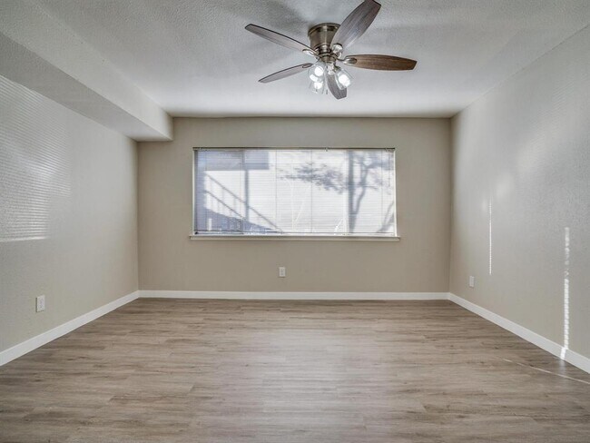 Building Photo - 10650 Steppington Dr