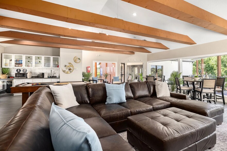 Building Photo - 711 Brentford Pl