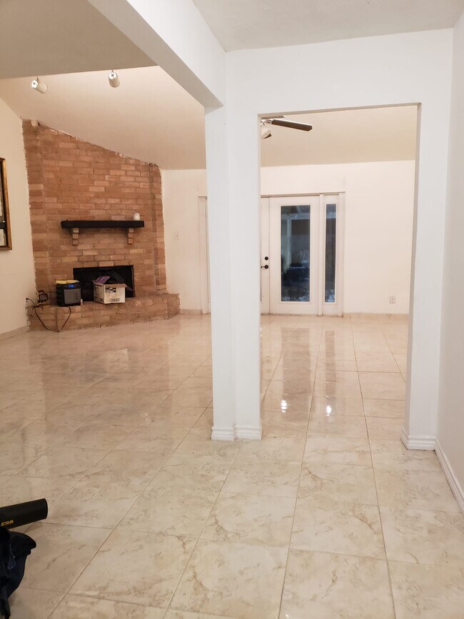 Building Photo - 8715 Sherrywood Dr