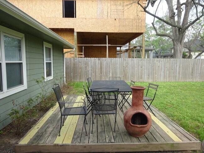 Building Photo - For Lease | 3 Bed, 1 Bath | 1,074 Sq Ft |O...