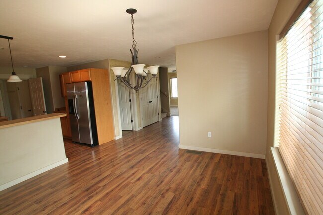 Building Photo - Single Family home in the heart of town!