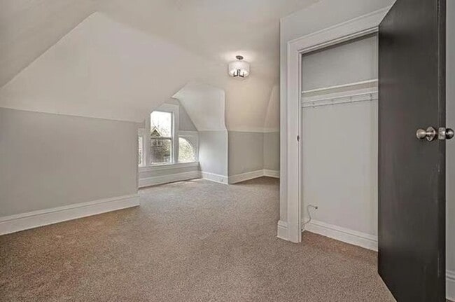 Building Photo - 5 bedroom home in the Upper Hill District