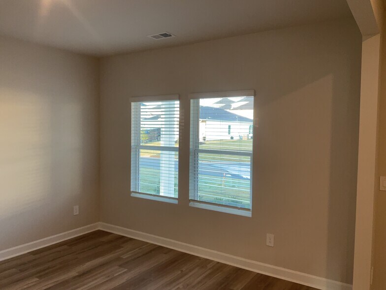 Building Photo - 300 Granby Trl
