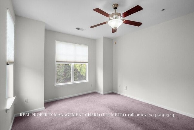 Building Photo - Charming 2 Bed, 2 Bathroom city Retreat Near Uptown Charlotte & Greenway Access