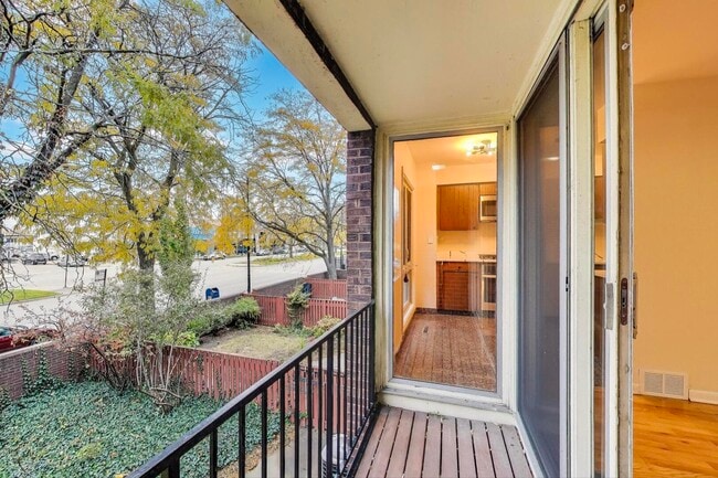 Building Photo - 2803 S Michigan Ave