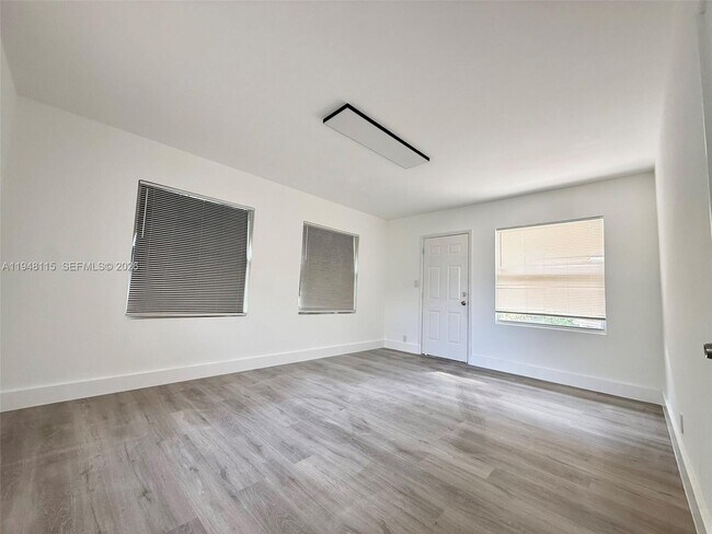 Building Photo - 1845 Dixieana St