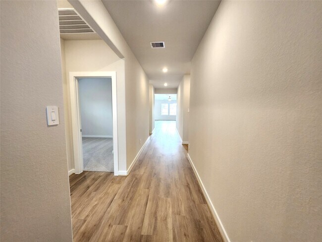 Building Photo - 2506 Good Morrow Dr