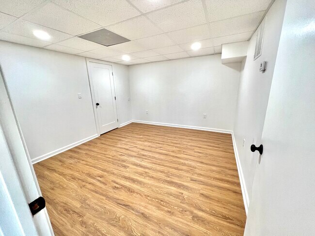 Building Photo - 5254 Byers Rd
