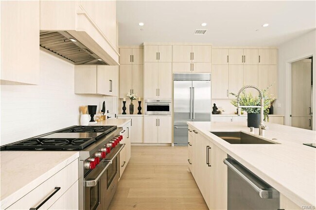 Building Photo - 128 Mossvine