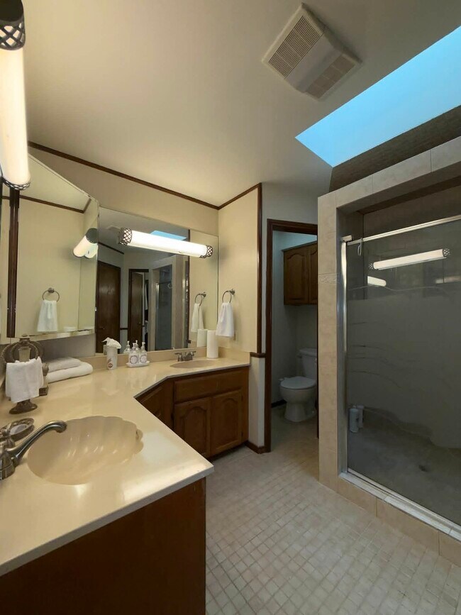Building Photo - 3110 Jacaranda Dr