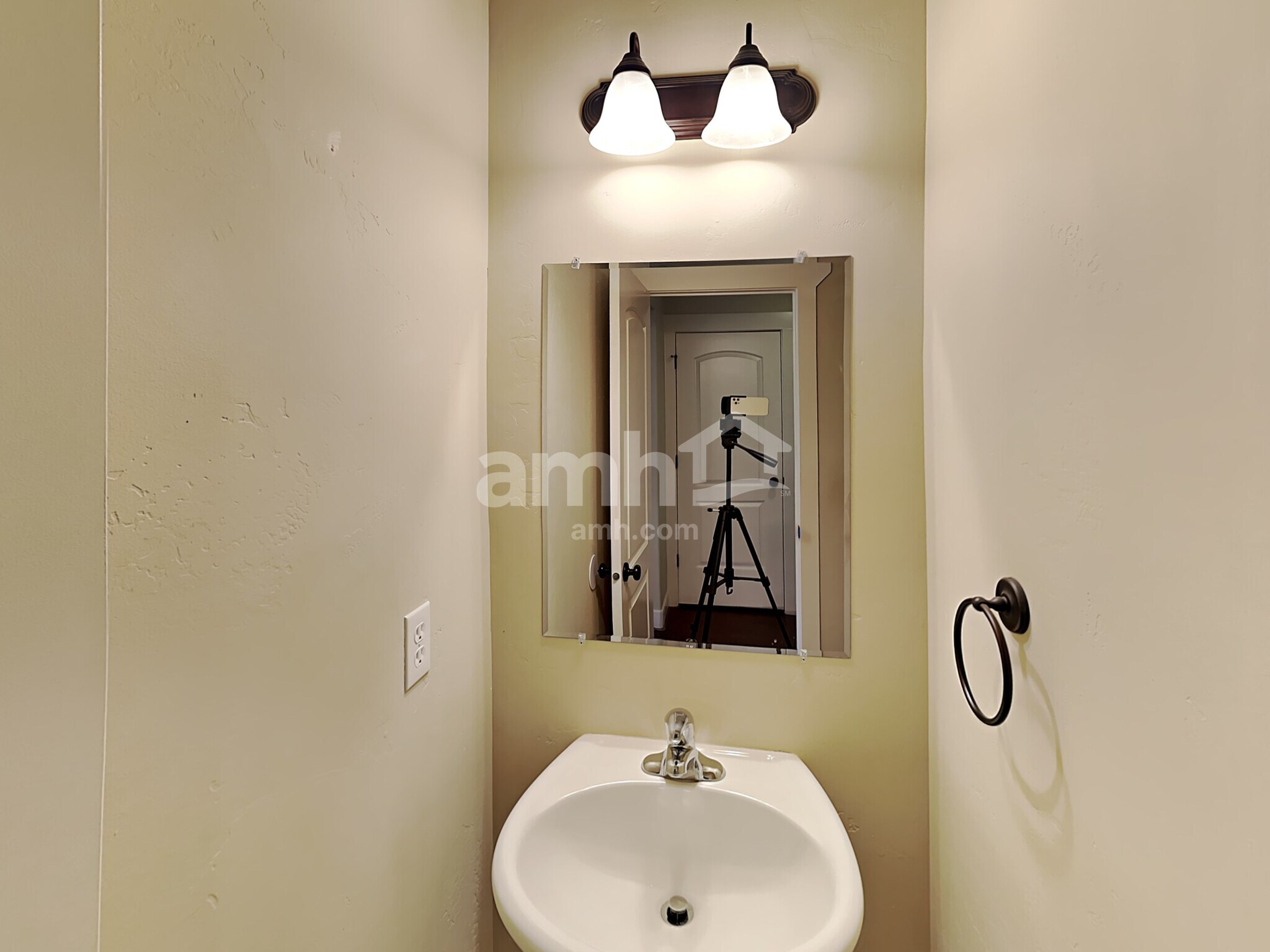 Building Photo - 1656 Arnold Dr