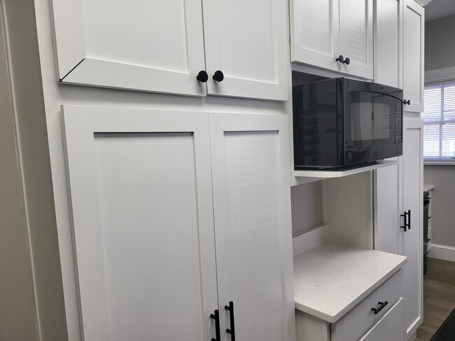 Building Photo - 226 E 16th Ave