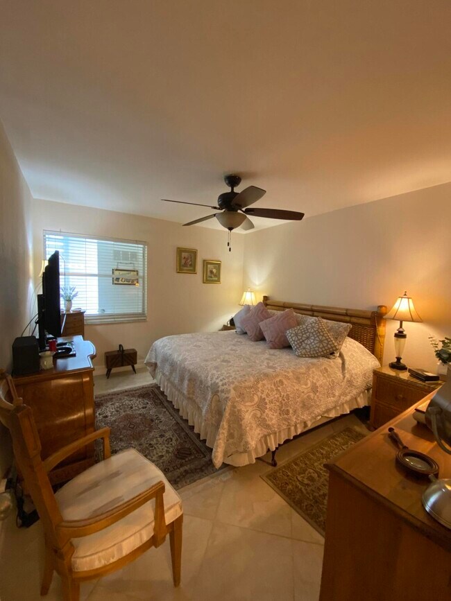 Building Photo - 148 Normandy Ln