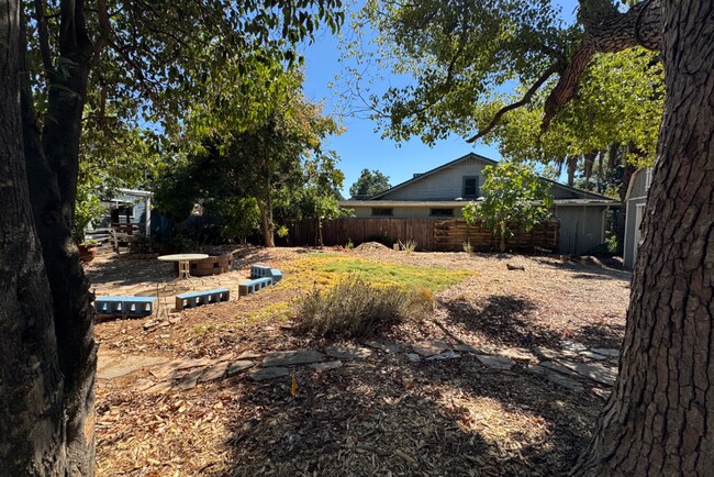 Building Photo - Spacious Colonial Heights Bungalow