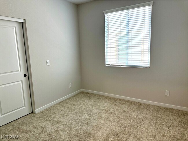 Building Photo - 10667 Deibel Ave