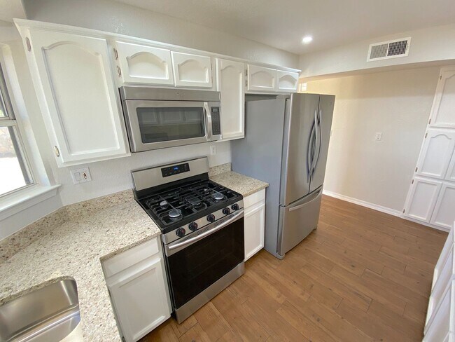 Building Photo - 10936 Loma Alta Pl