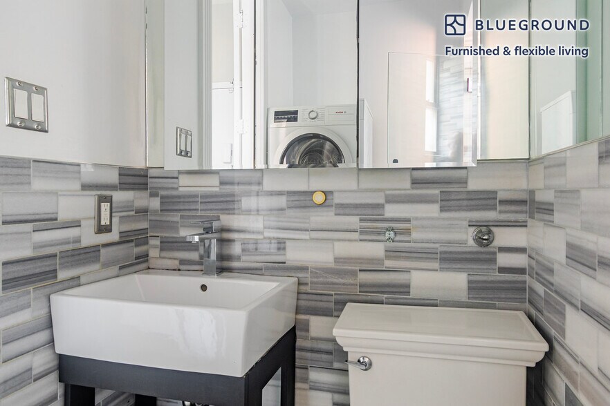 Building Photo - 246 Mott St