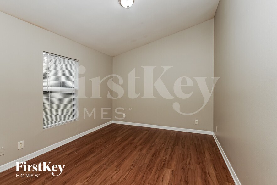 Building Photo - 1113 Harry Ave S