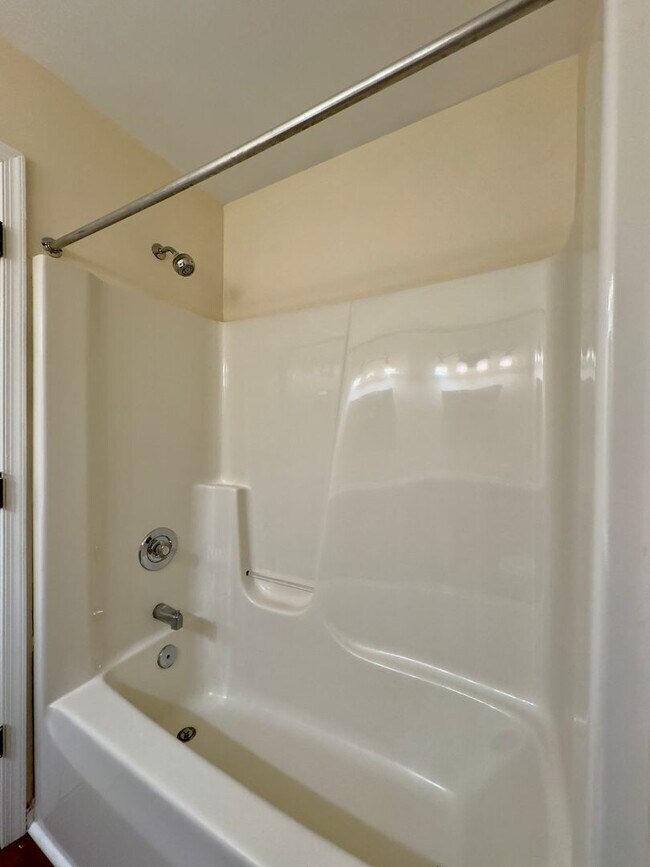 Building Photo - Charming 4 Bedroom/3.5 Bathroom Townhome in Cedarwood Estates, Pikesville, MD!