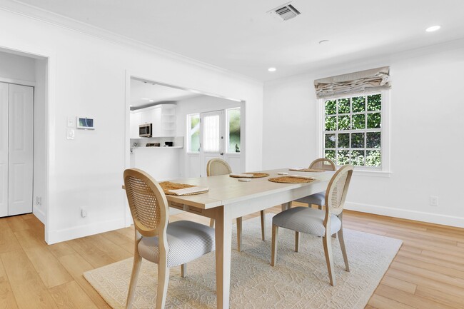 Building Photo - 211 Miraflores Dr