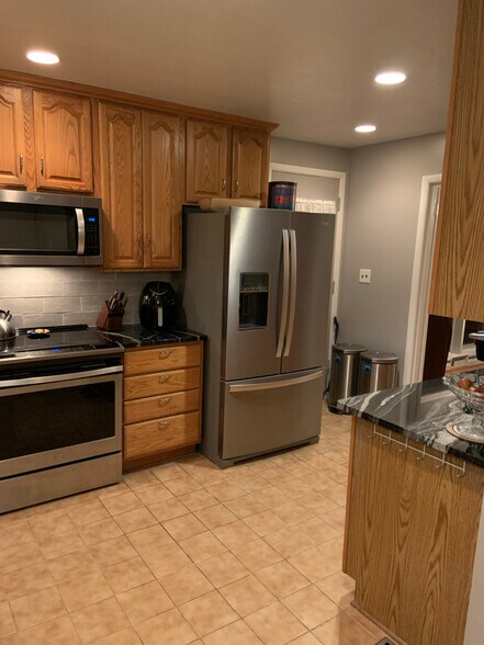 Building Photo - 10400 Farnham Dr