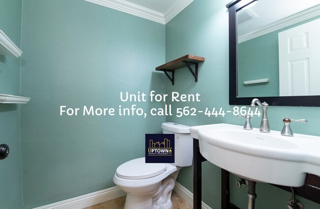 Building Photo - Townhome - 3 Bedrooms-2.5 Baths - South Gate