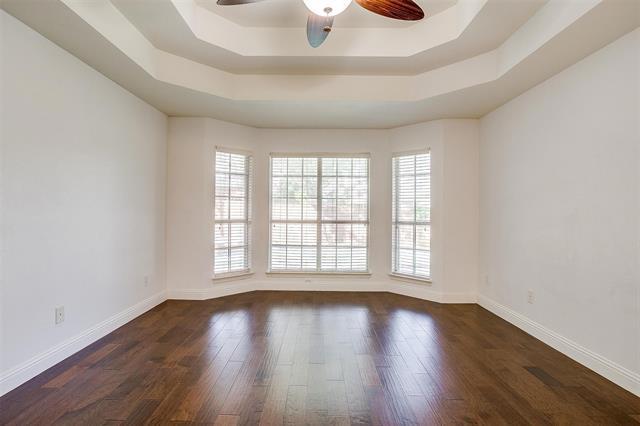 Building Photo - 704 Red Oak Ct
