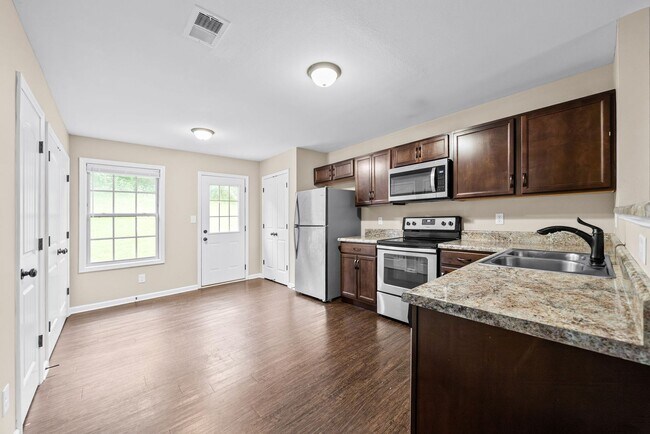 Building Photo - 148 Center Pointe Dr