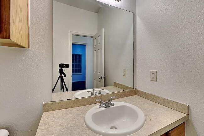 Building Photo - 7008 Eagles Landing