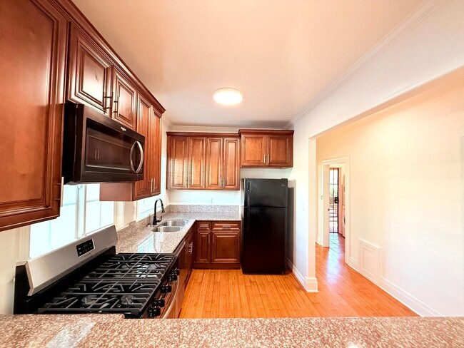 Building Photo - 1536 4th Ave