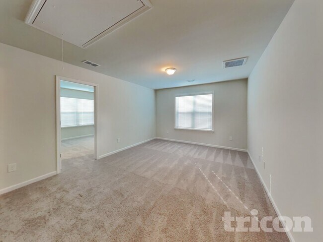 Building Photo - 33 Chalet Ct