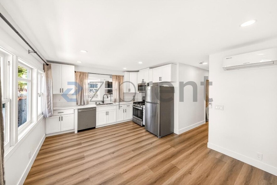 Building Photo - 854 Orange Ave