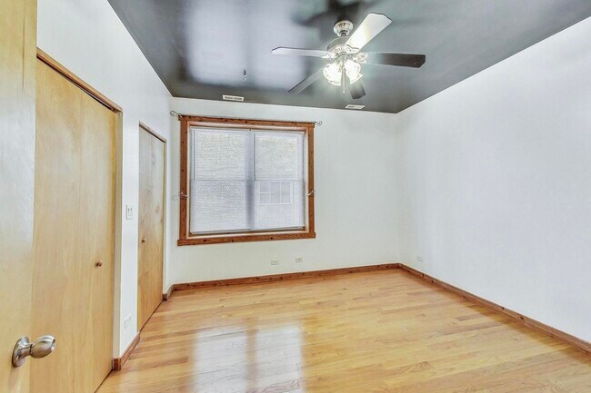 Building Photo - 2705 W Hirsch St