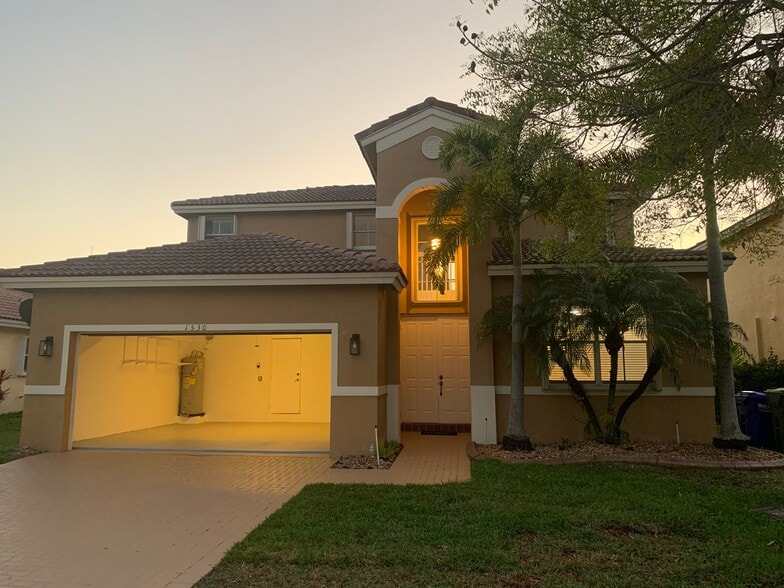 Building Photo - 1530 SW 193rd Ter