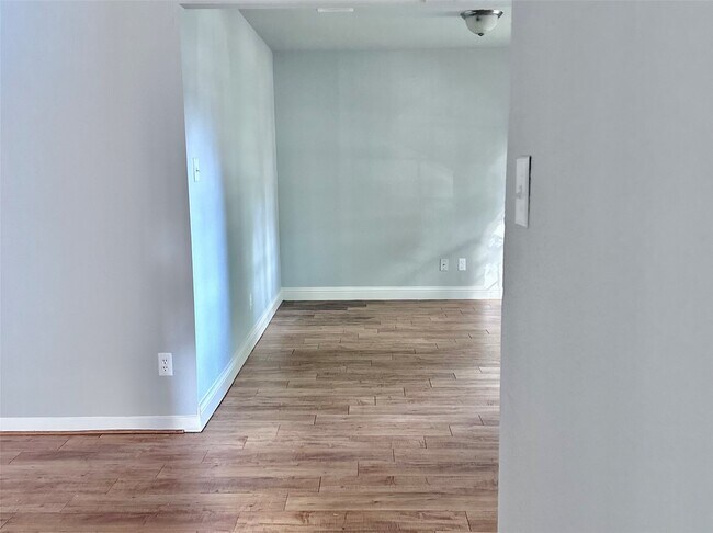 Building Photo - 7810 Kellwood Dr