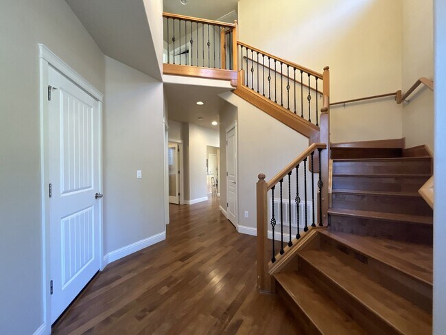 Building Photo - Beautiful 5 Bedroom Home + Office with Grand Entry, Gourmet Kitchen & Private Backyard