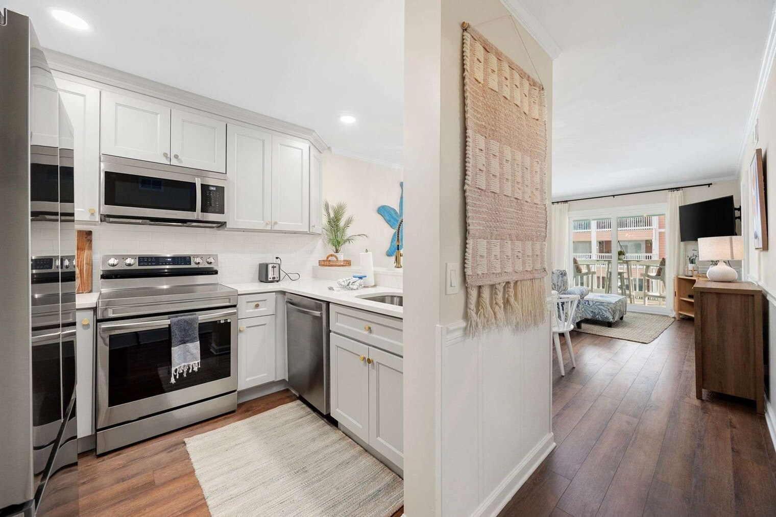 Building Photo - 824 N Waccamaw Dr